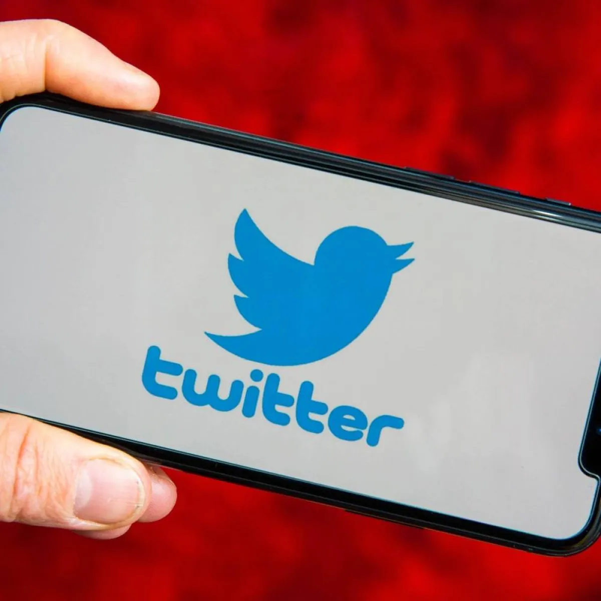 خطوات استخدام التسميات التوضيحية التلقائية للتغريدات الصوتية على Twitter