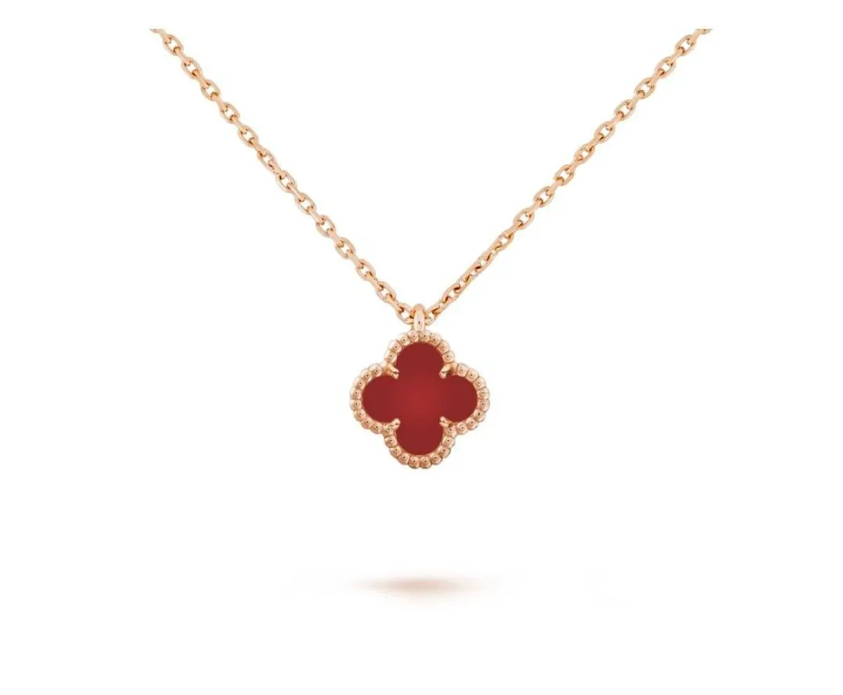 قلادة Sweet Alhambra pendant من فان كليف آند أربلز Van cleef&Arpels