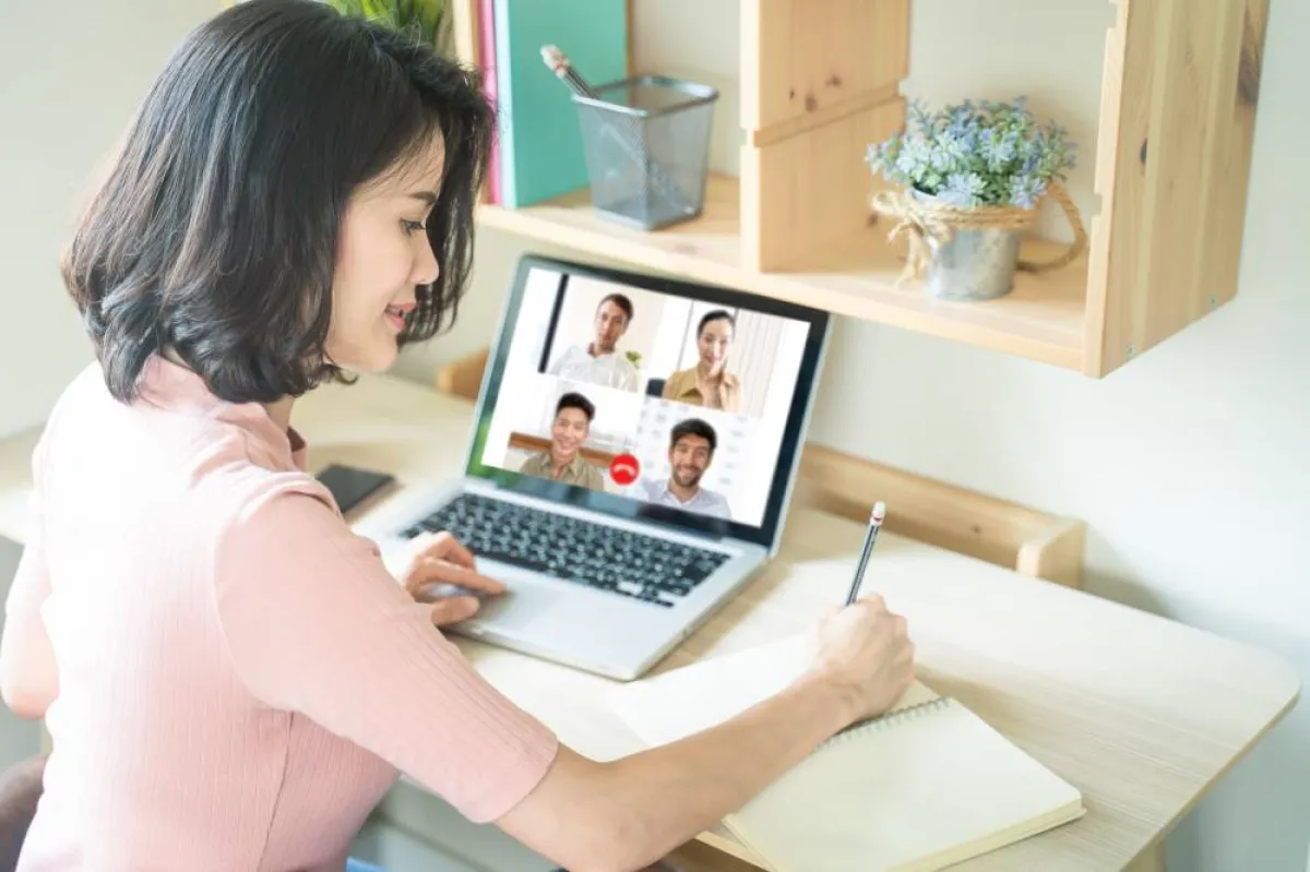 من قواعد الإتيكيت، إبعاد المأكولات أو المشروبات عن مكان الاجتماع الافتراضي