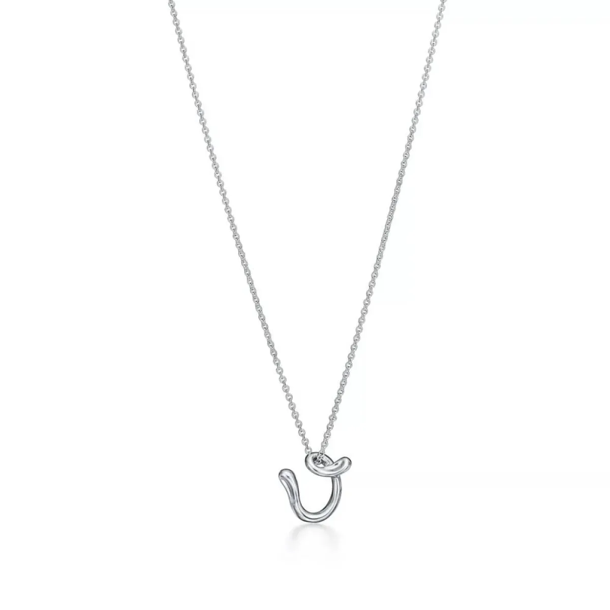 قلادة Alphabet Letter V Pendant من تيفاني آند كو Tiffany&Co