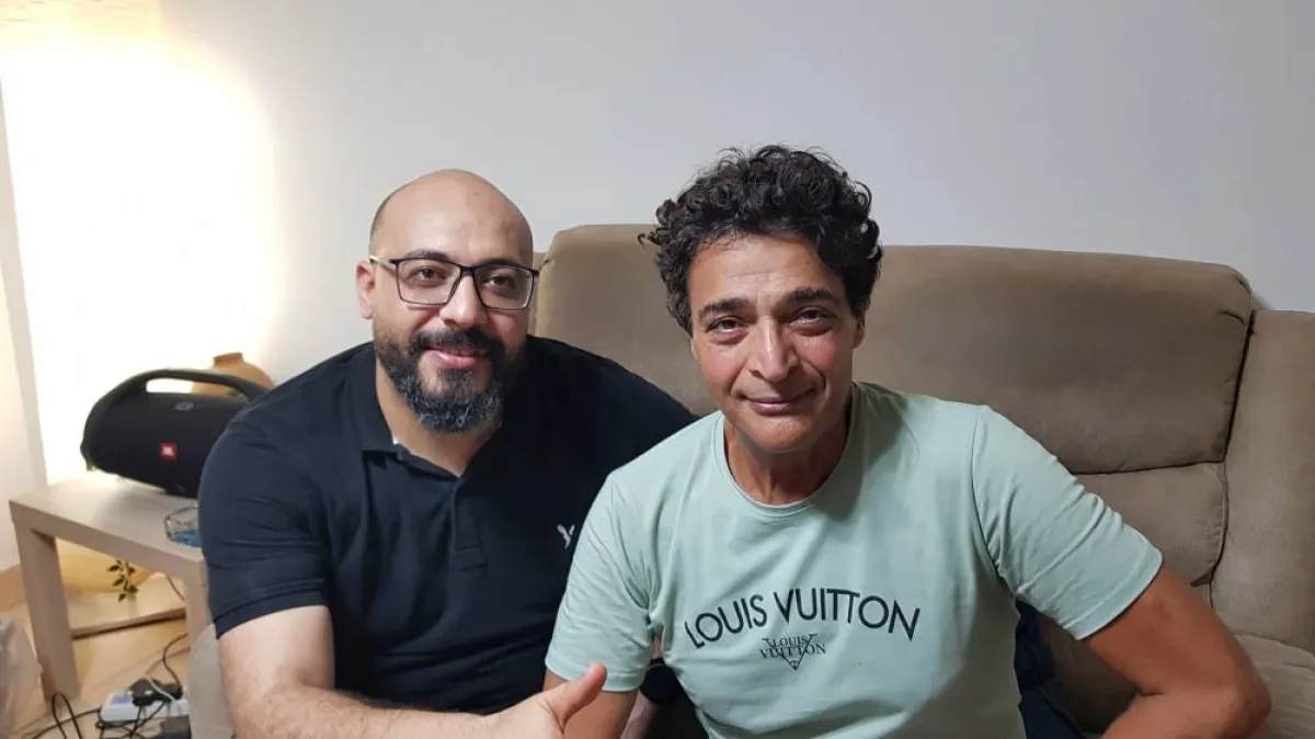 حميد الشاعري ومدير أعماله طاهر فوزي - الصورة من حساب طاهر على فيسبوك