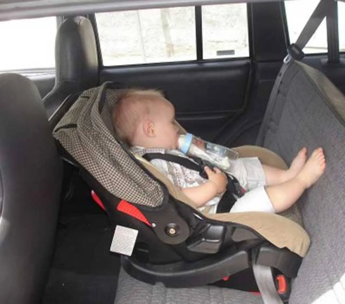 أشياء معرضة للانفجار.. لا تتركها أبداً داخل السيارة