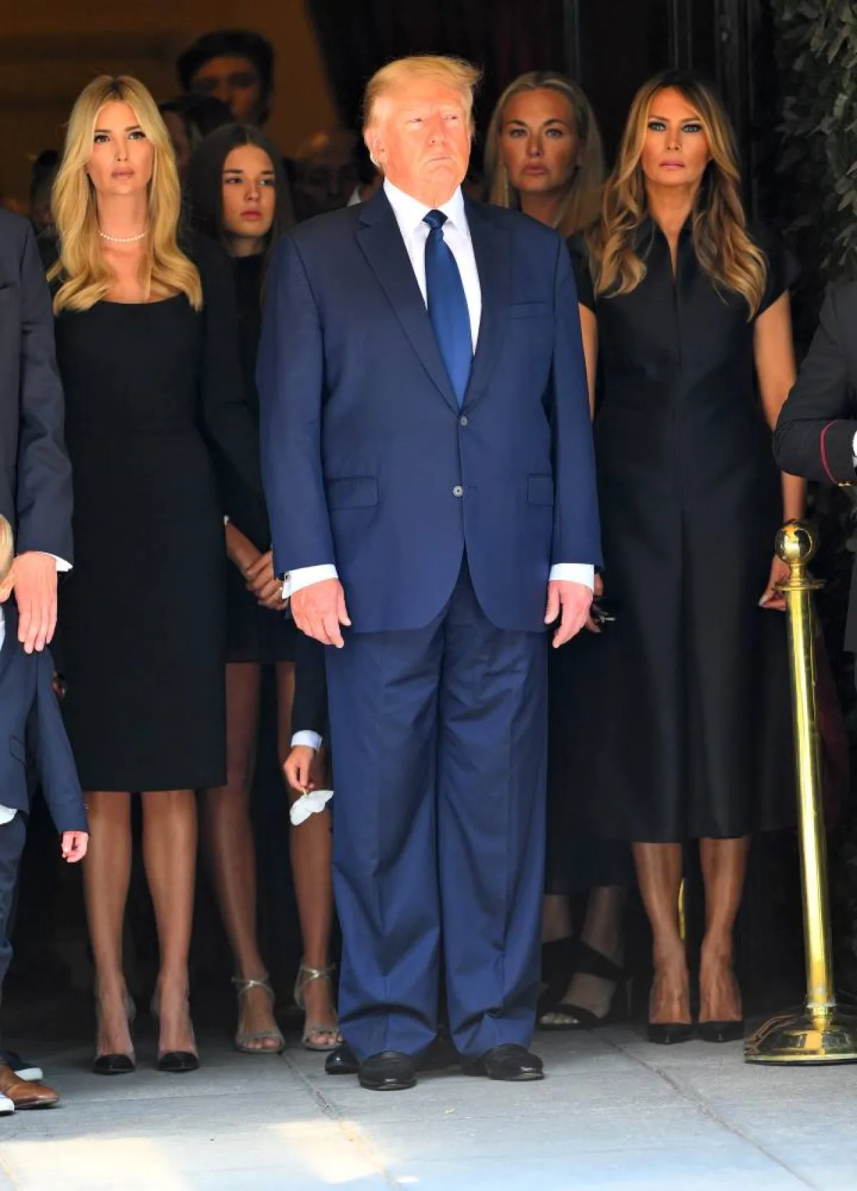 دونالد ترامب بجانبه زوجته ميلانيا وابنته إيفانكا- الصورة من موقع People