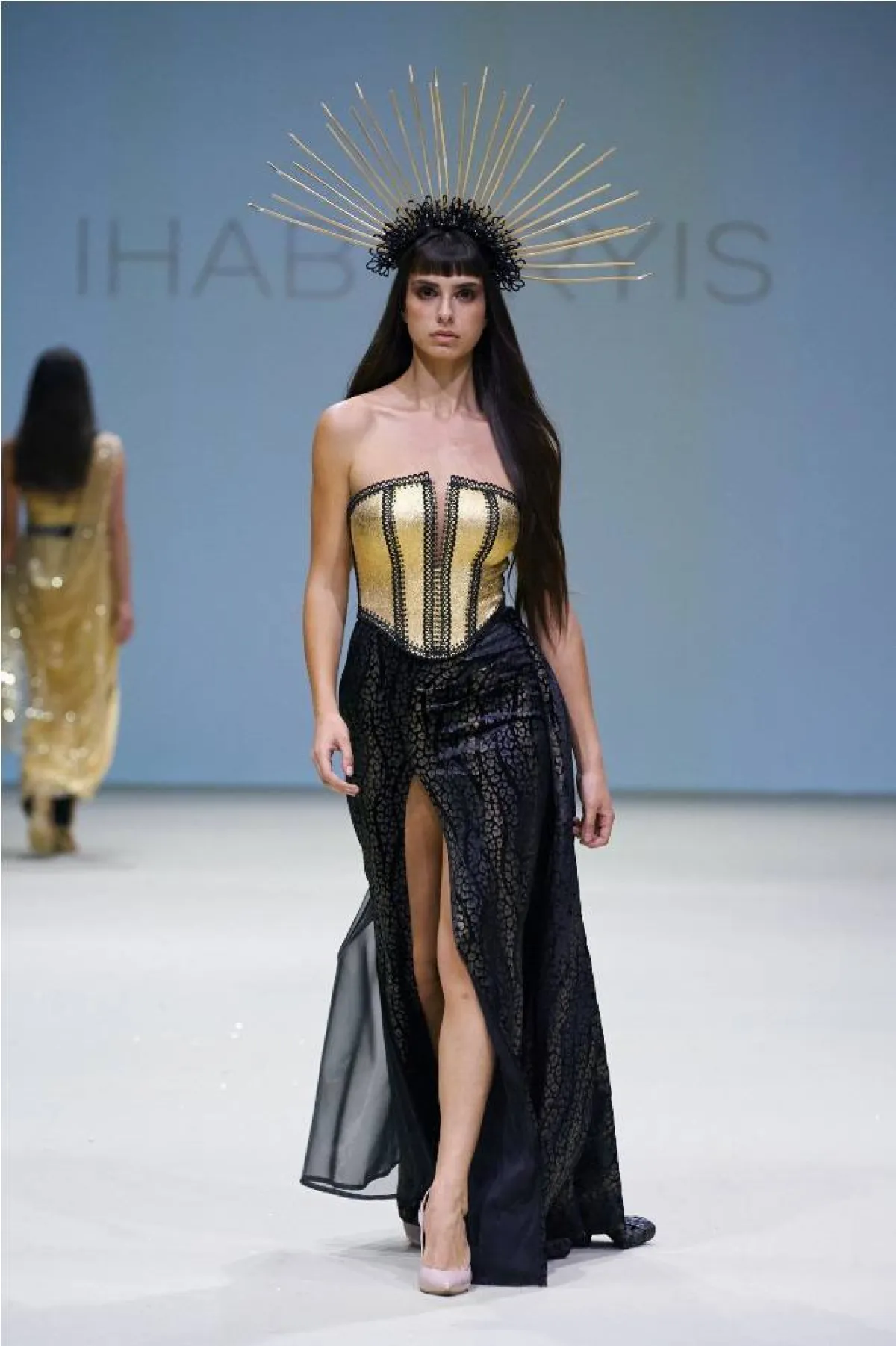موديلات فساتين سهرة باللون الأسود والذهبي من إيهاب جريس  Ihab Jiryis