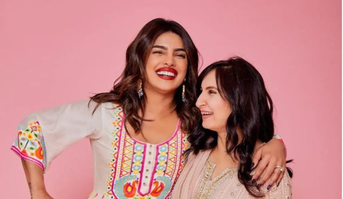 بريانكا شوبرا مع صديقتها تمانا دوت