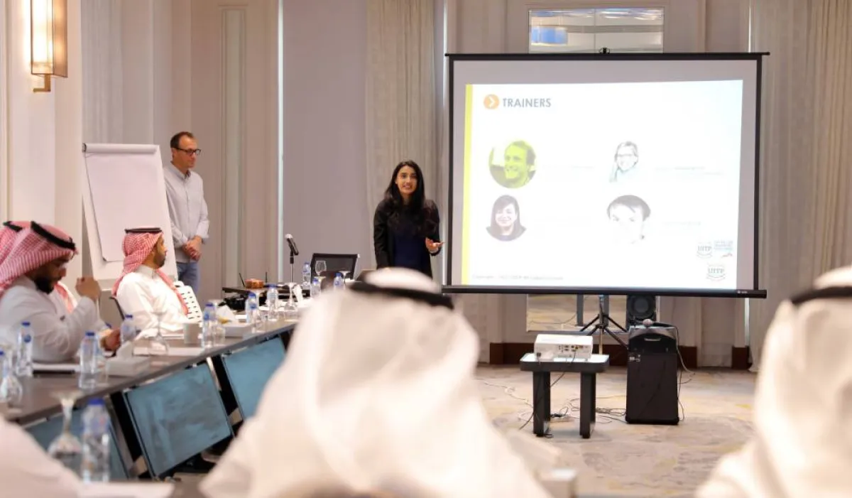 مركز النقل المتميز ينظم 6 برامج حول ذكاء الأعمال - الصورة من وام