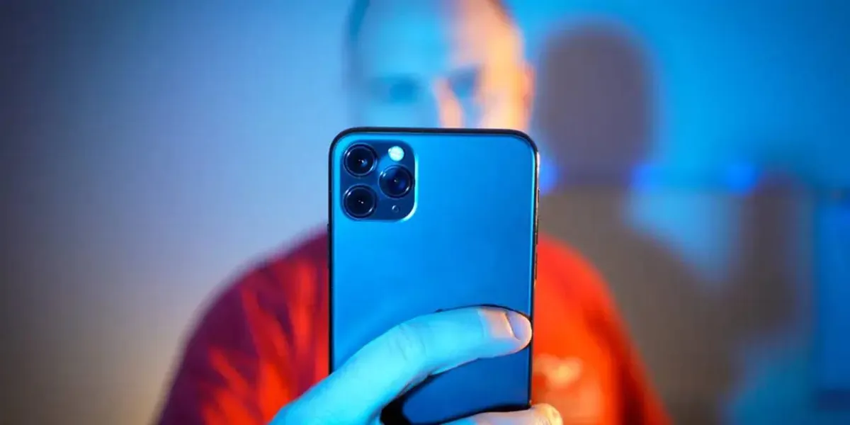 البريد الصوتي المرئي لا يعمل؟ 7 طرق لاستكشاف الأخطاء وإصلاحها على iPhone و Android