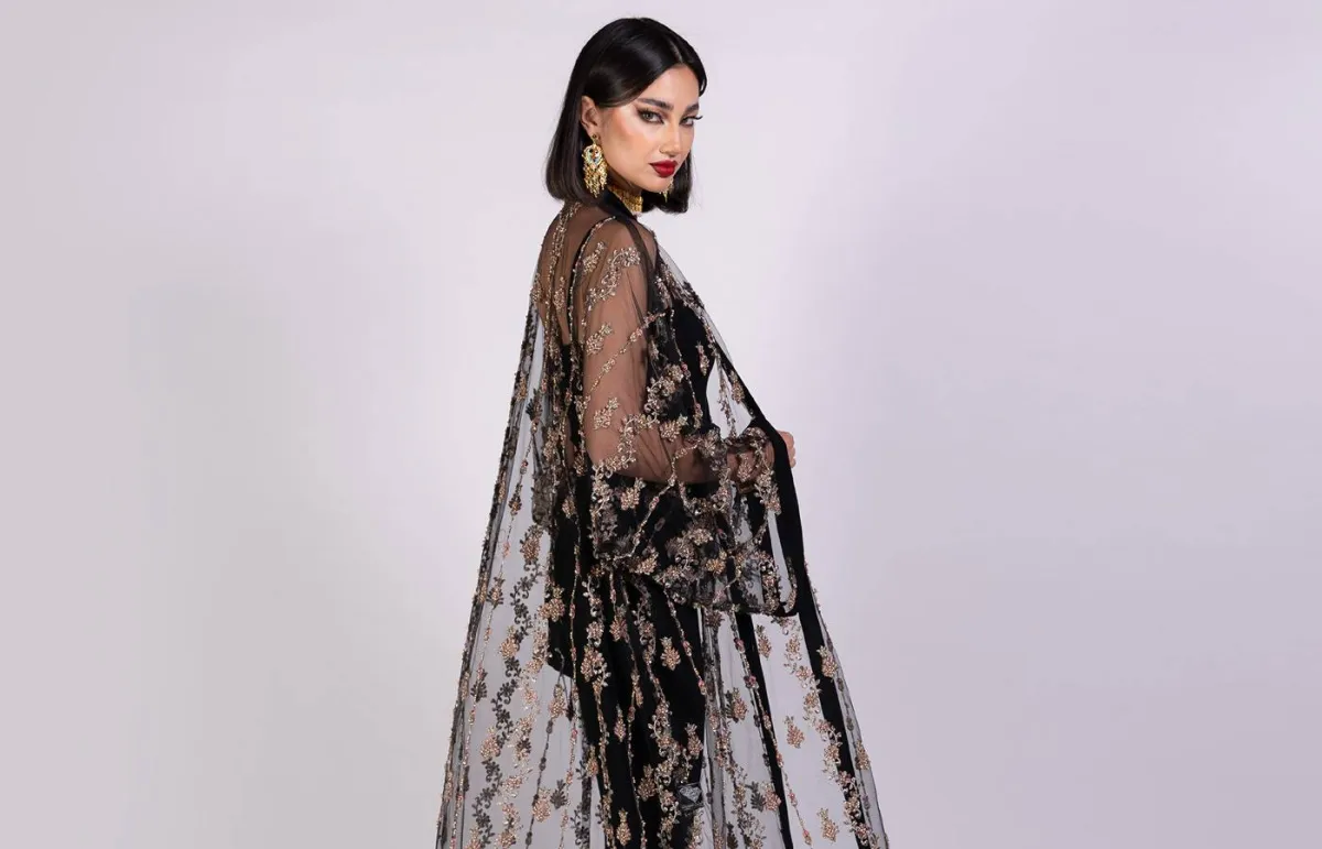 المصممة رجاء هاشم: تصاميمي لوحة فنية تظهر المرأة بأحسن صورة