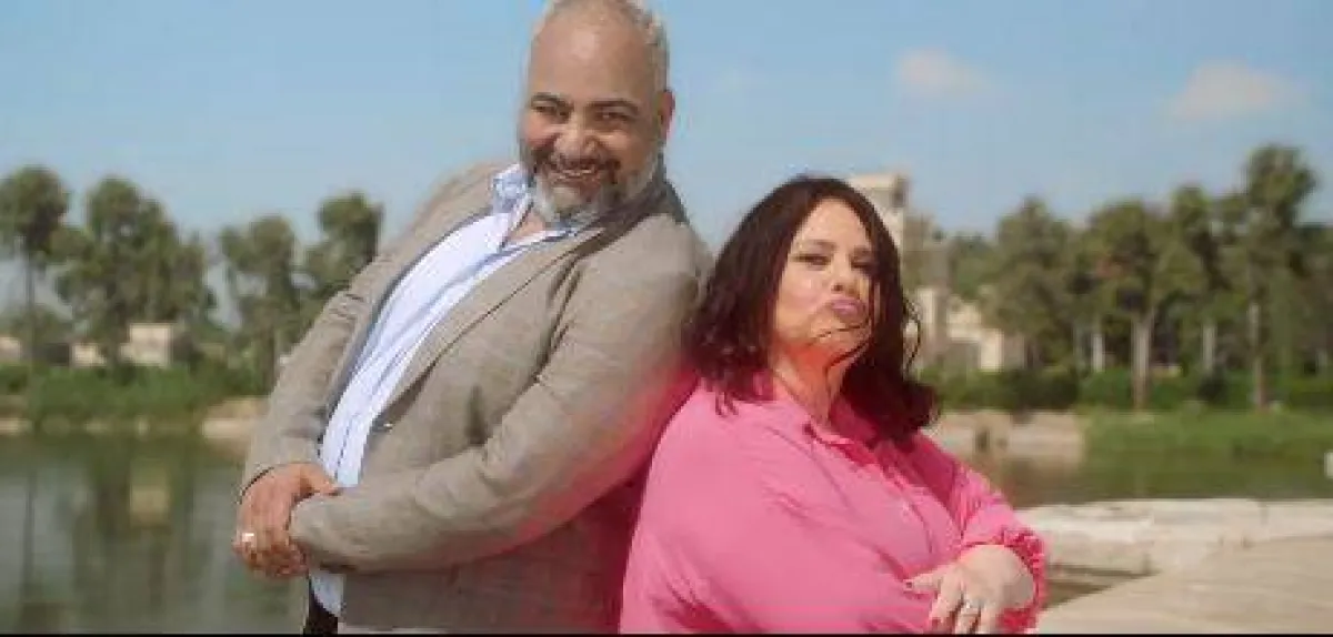 دلال عبد العزيز وبيومي فؤاد  في مشهد من فيلم " تسليم أهالي" - لقطة شاشة من صفحة المنتج هشام جمال على فيسبوك