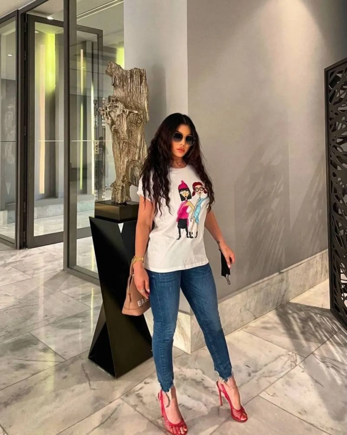 هيفاء وهبي بإطلالة كاجوال عصرية 