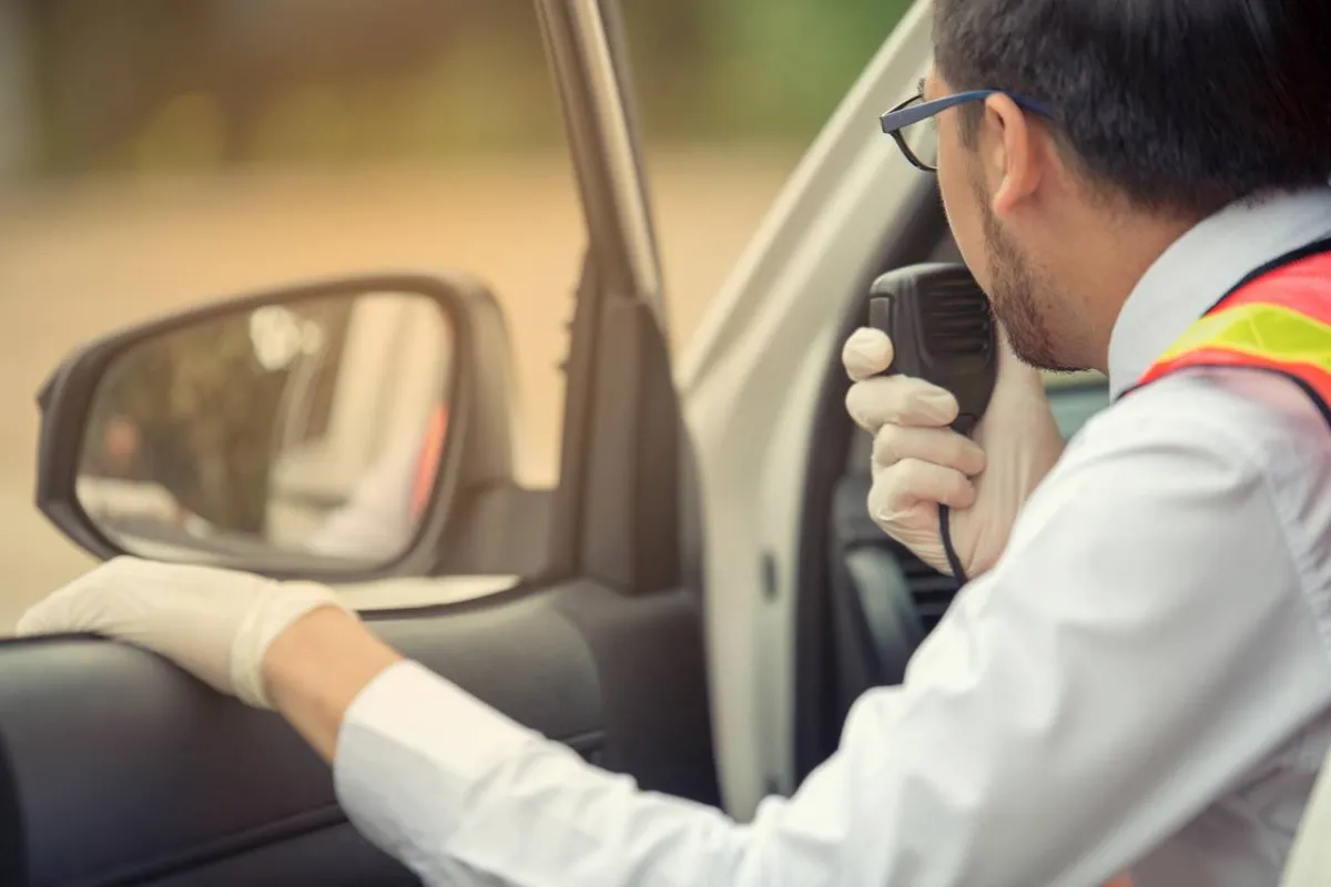 صورة لرجل ينشر الأخبار