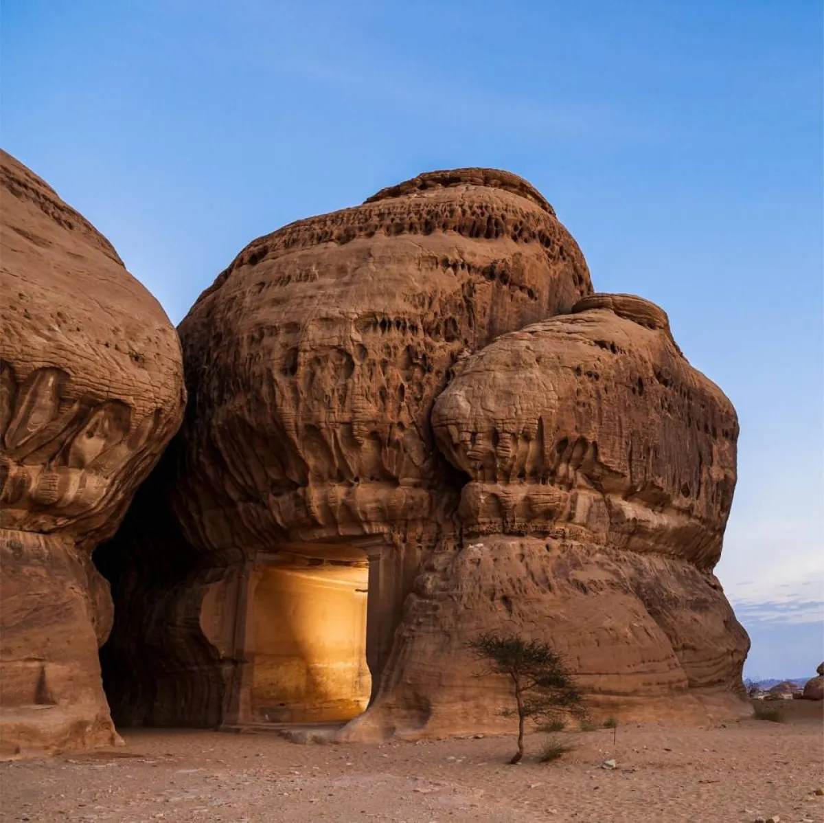 العلا وجهة سياحية تأخذكم في رحلة عبر الزمن-  Experience AlUla  فيسبوك