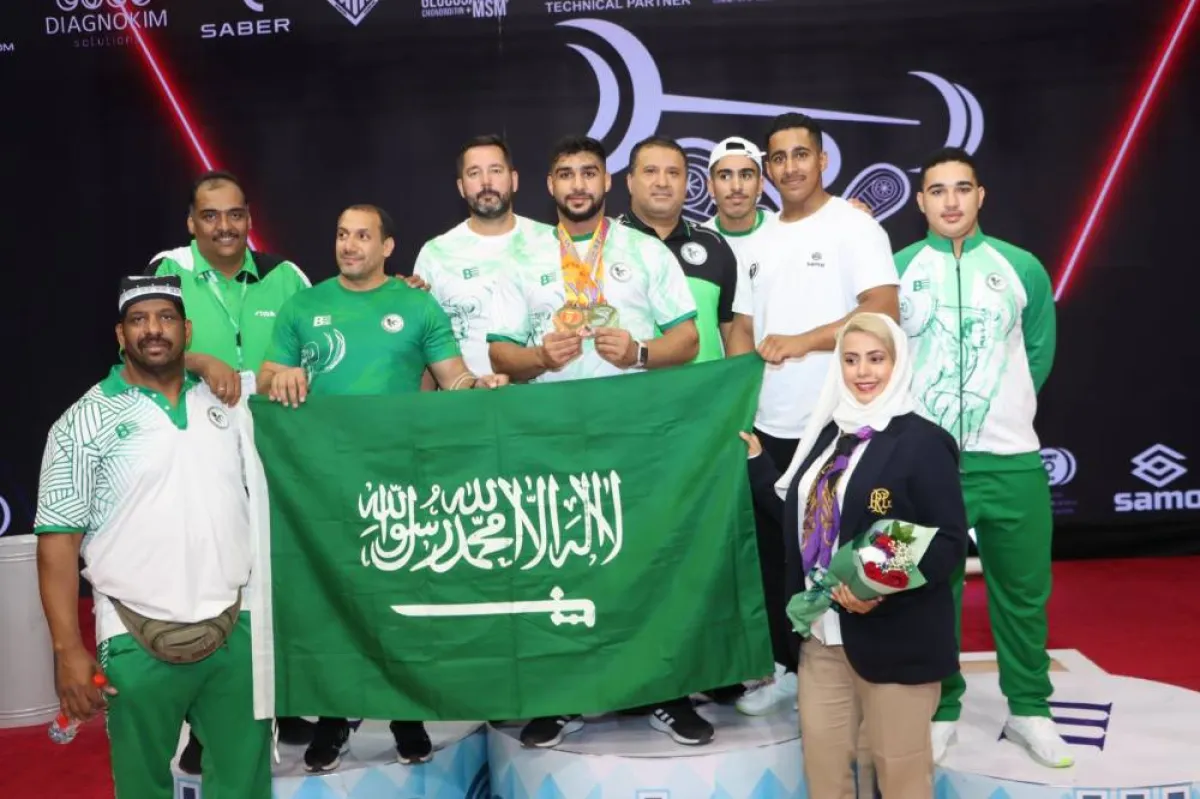 علي العثمان يحصد 3 ميداليات بينهم ذهبيتان في بطولة آسيا للناشئين والشباب لرفع الأثقال- الصورة من حساب اللجنة الأولمبية والبارالمبية السعودية على تويتر