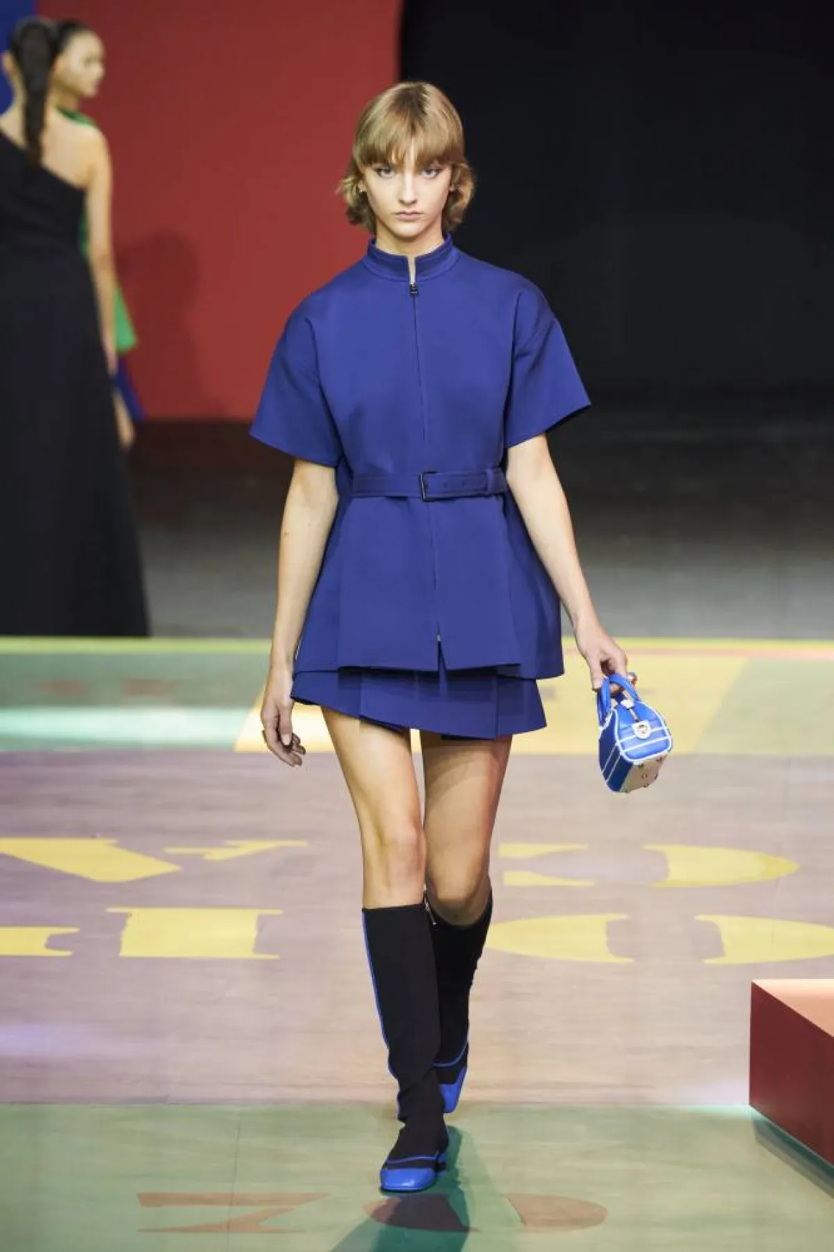 موديلات حقائب باللون الأزرق