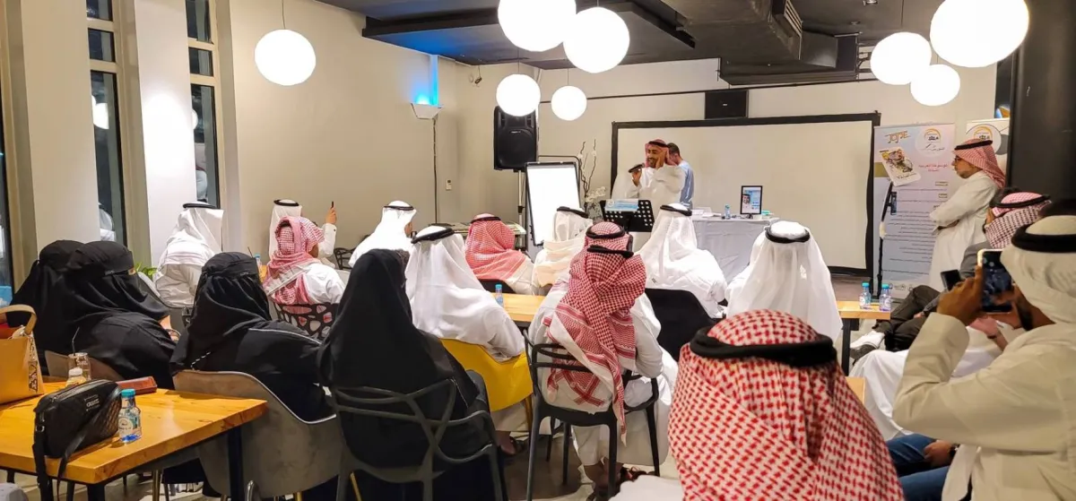 صابر المضحي أثناء تقديم دروس الموسيقى العربية 