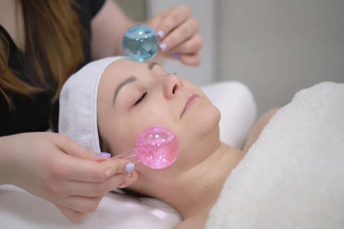 فوائد الثلج للبشرة