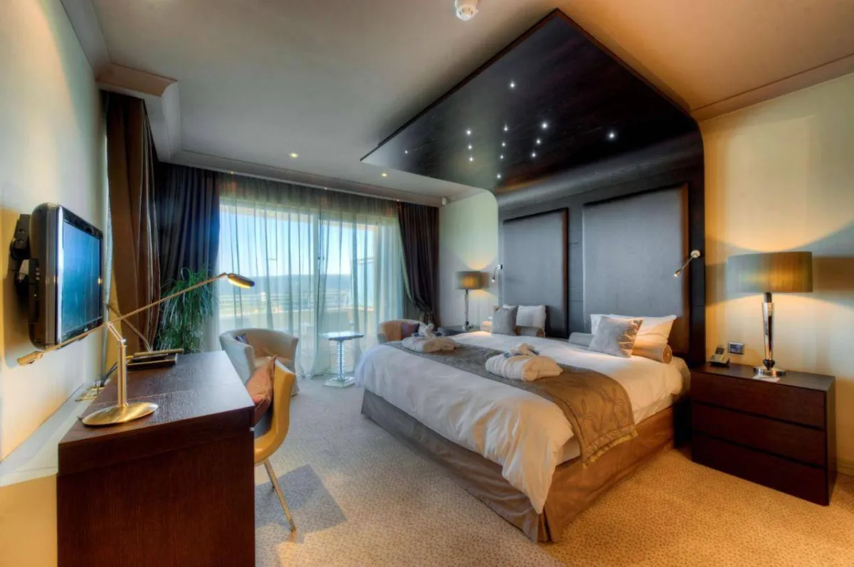 منتجع وسبا راديسون بلو