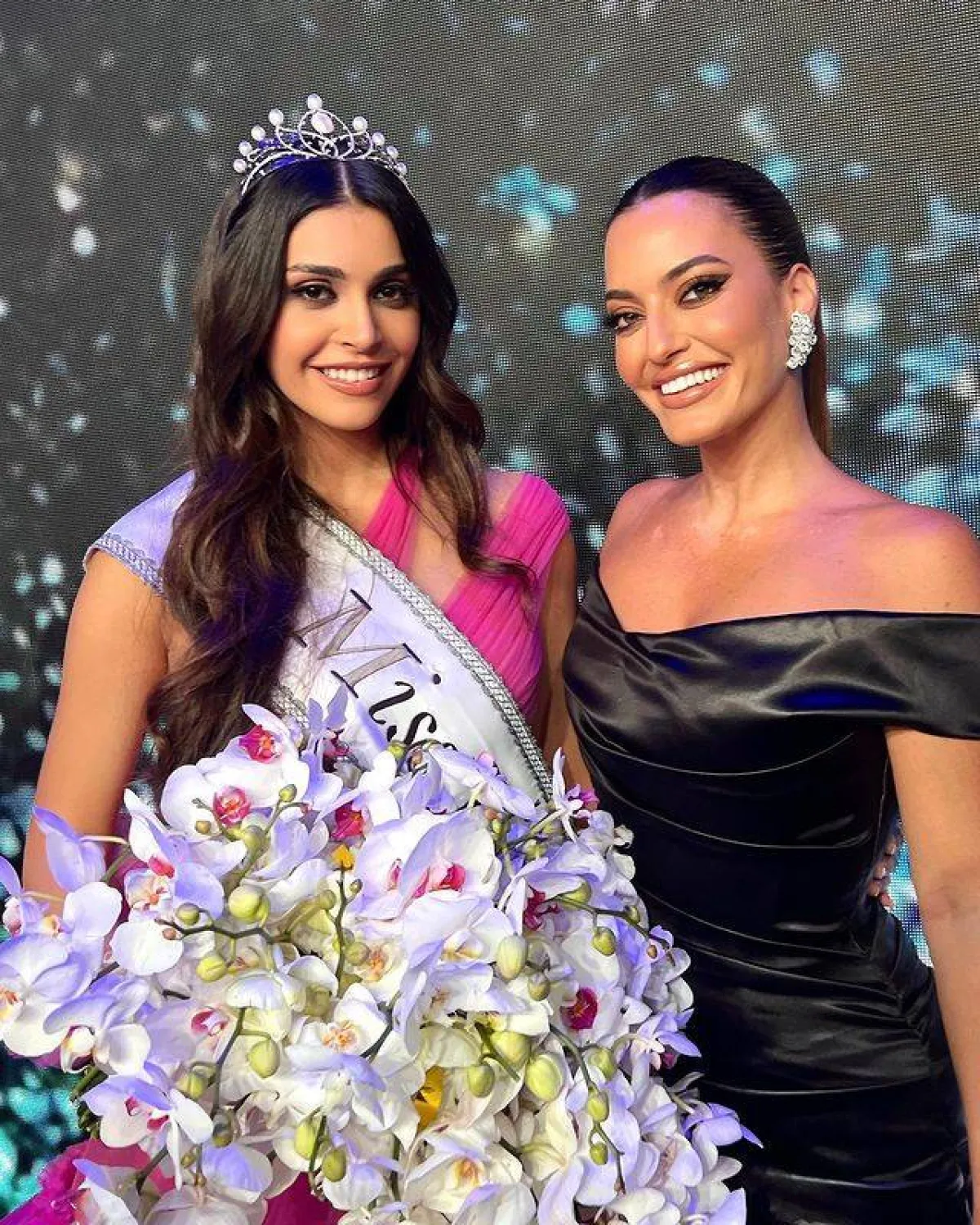 مجوهرات النجمات في حفل ملكة جمال 2022-الصورة من حساب كارن وازن