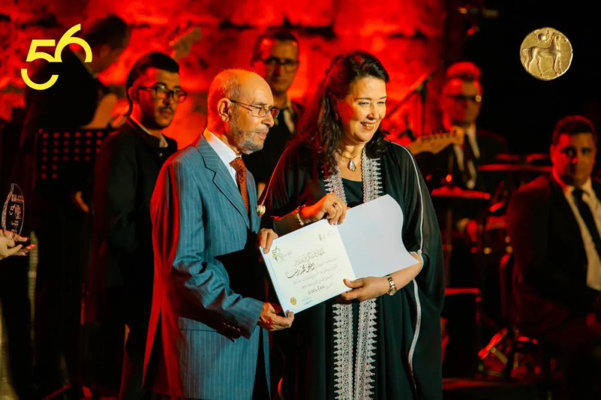 وزيرة الثقافة تكرّم الملحن محمد رضا - الصورة من حساب المهرجان على الفيسبوك