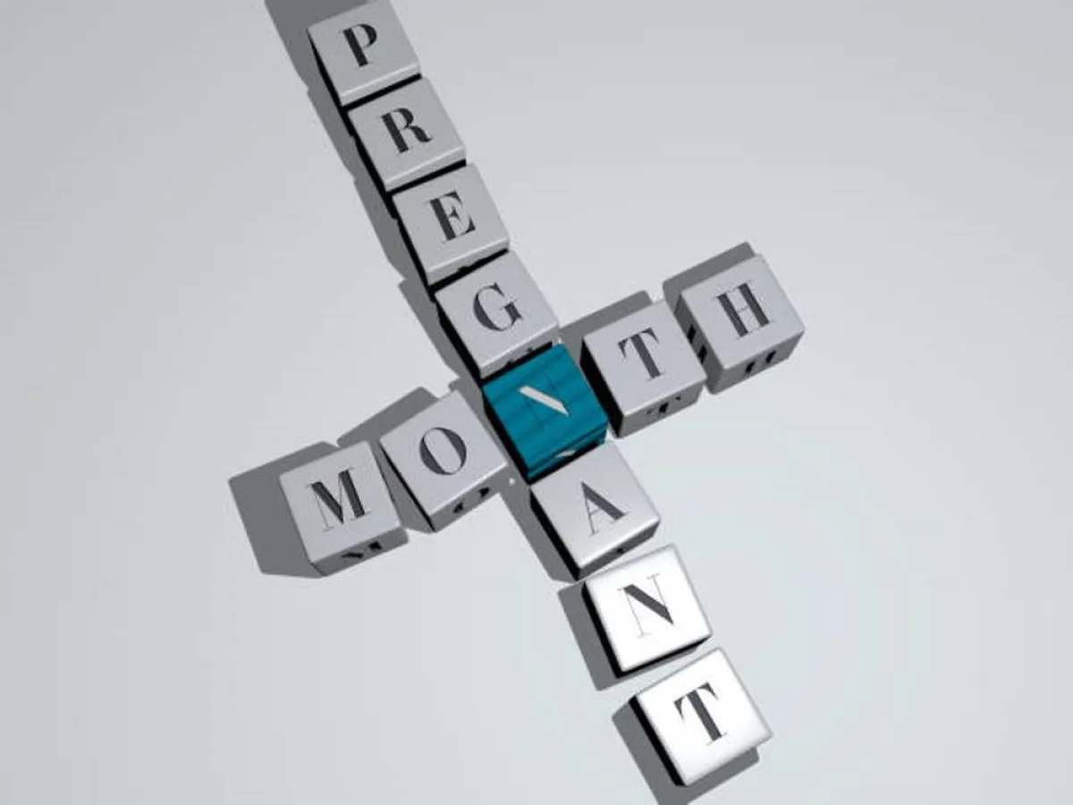 صورة تعبر عن شهور الحمل