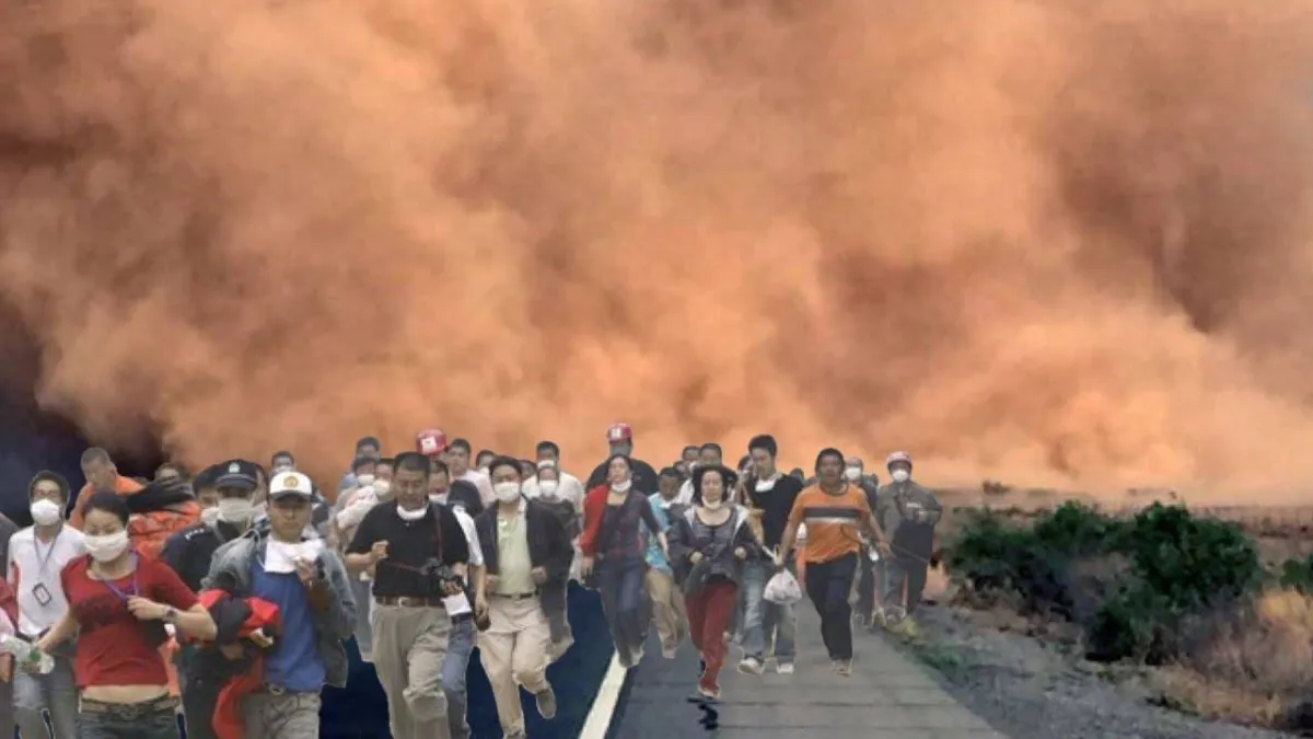 صورة للسكان يهربون من العاصفة