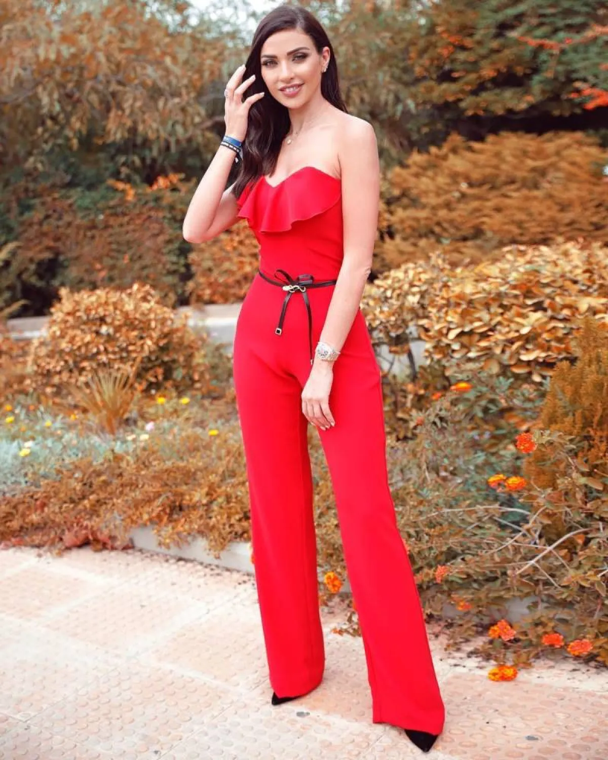 داليدا خليل بجمبسوت باللون الأحمر 