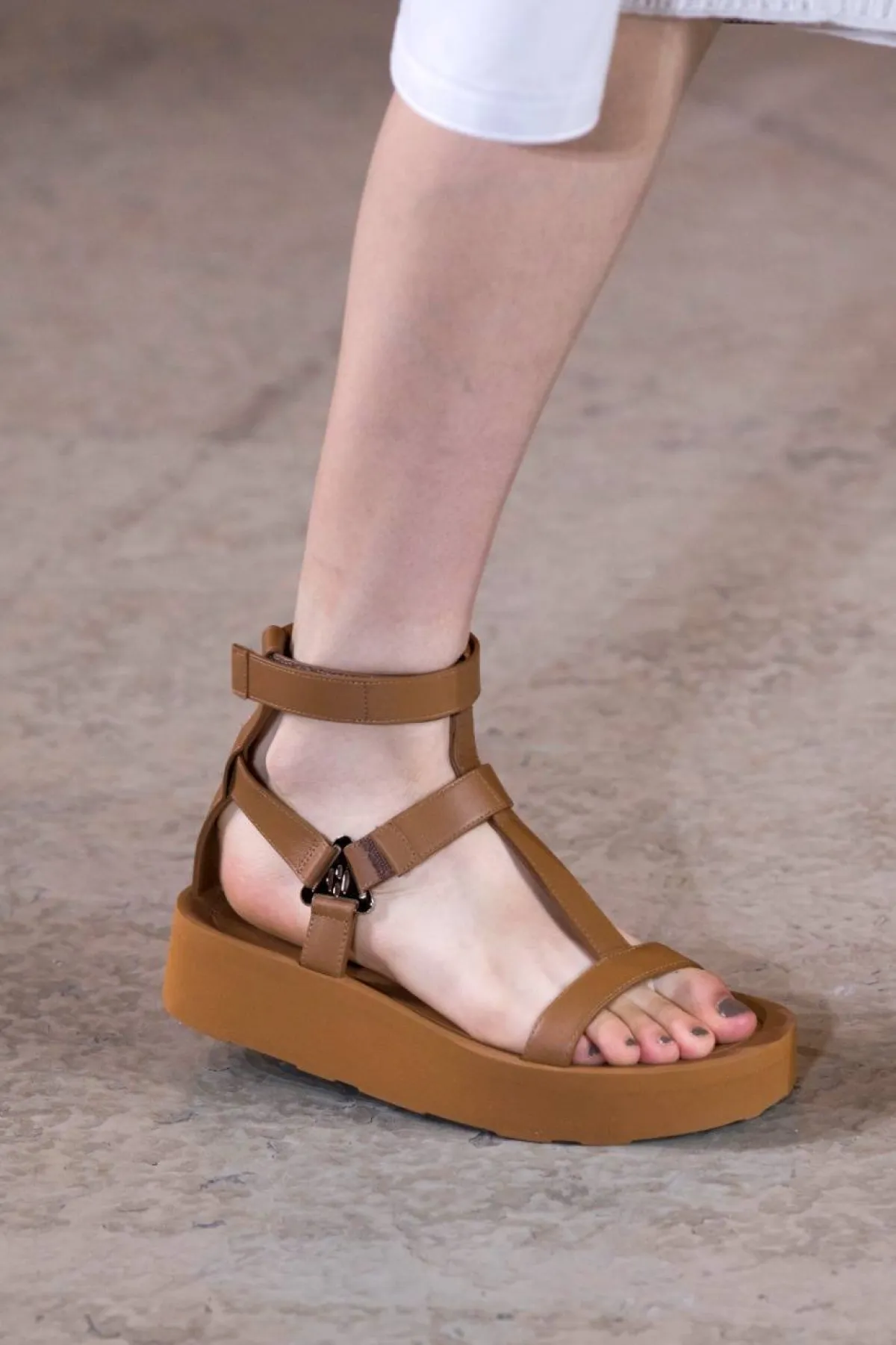 صندل باللون الهافان من هيرميس Hermes