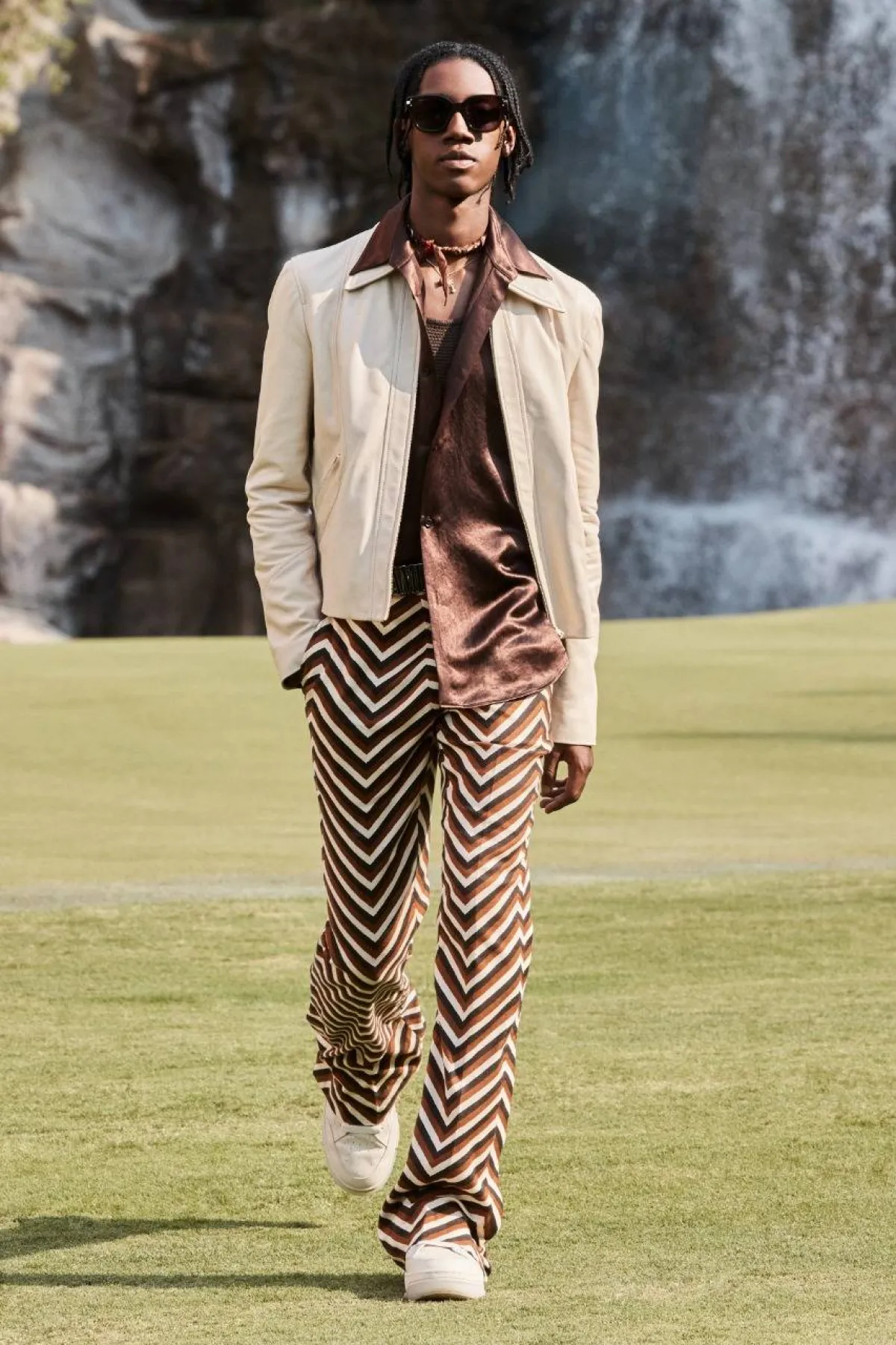 سترة رجالية باللون الأوف وايت من  أميري Amiri