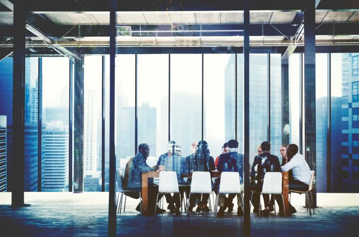 التواصل هو الجسر بين الإدارات والموظفين