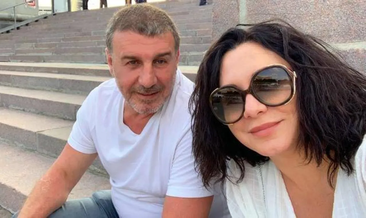 وائل رمضان وسلاف فواخرجي - الصورة من حساب وائل على فيسبوك