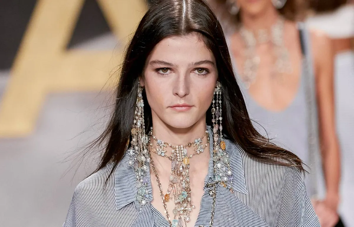 الإكسسوارات الفضية من عروض صيف 2022