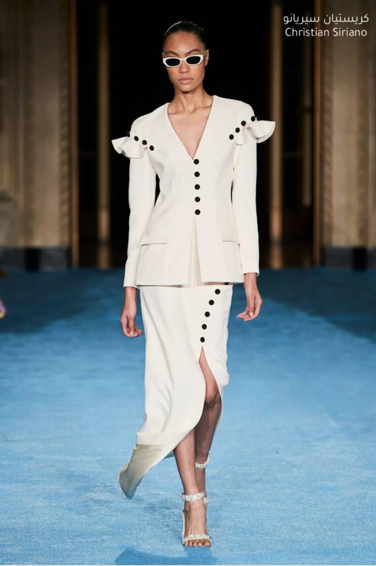 موديلات البدلات البيضاء لهذا الصيف