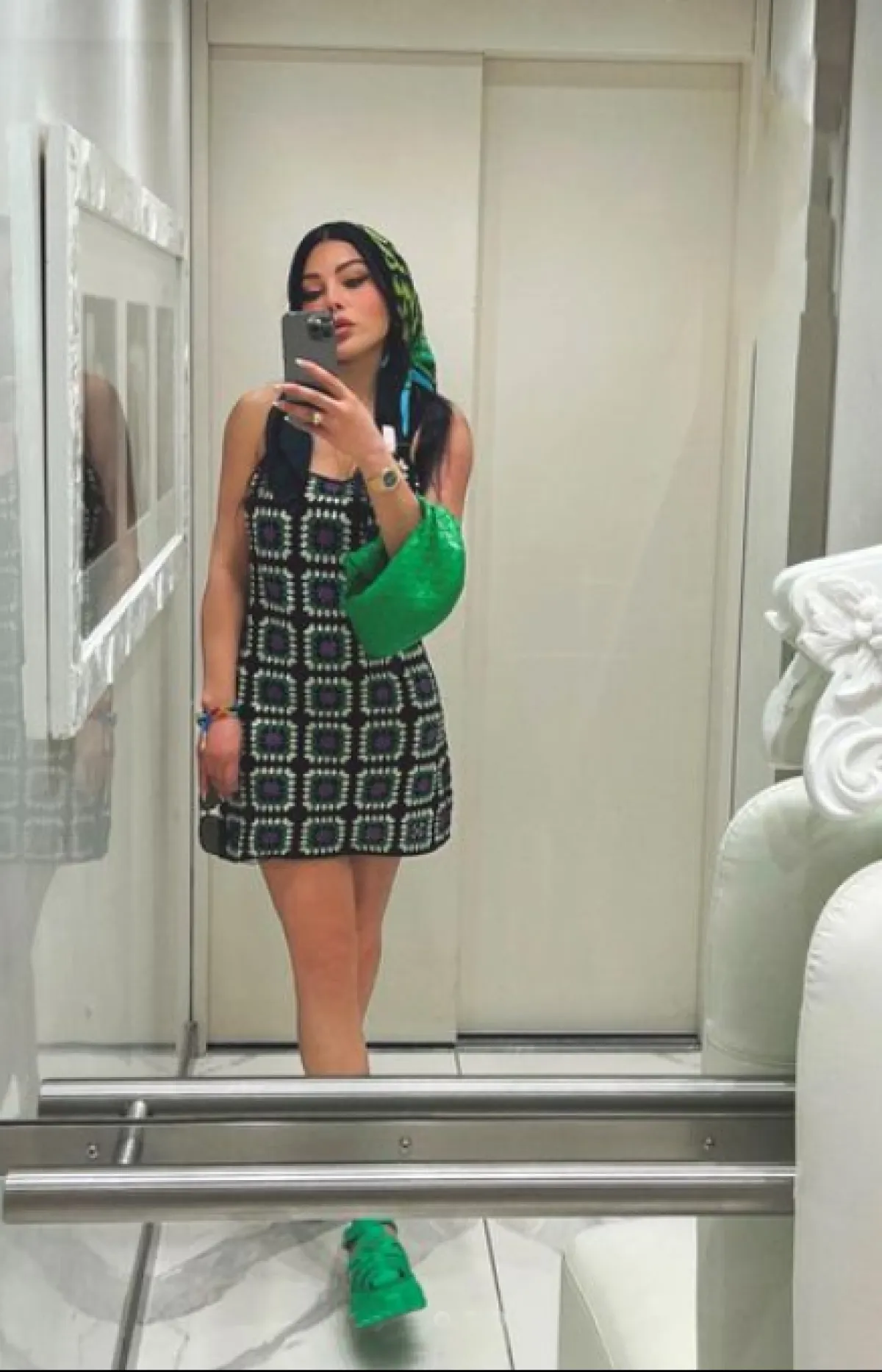 هيفاء وهبي ترتدي الفستان المحاك باليد مع حذاء أخضر