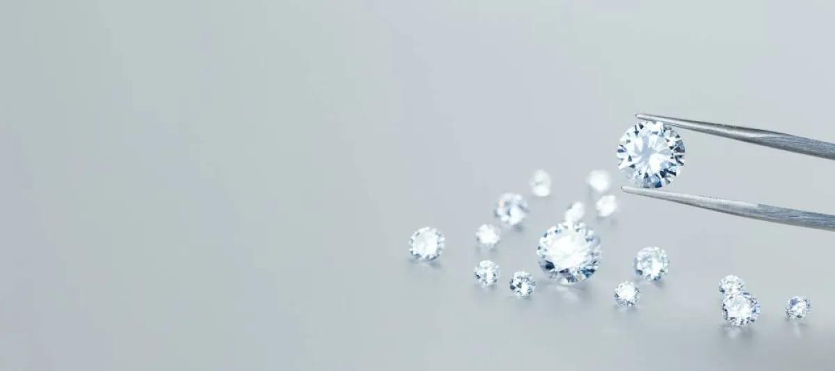 التخزين السليم يحافظ على جودة الأحجار الكريمة