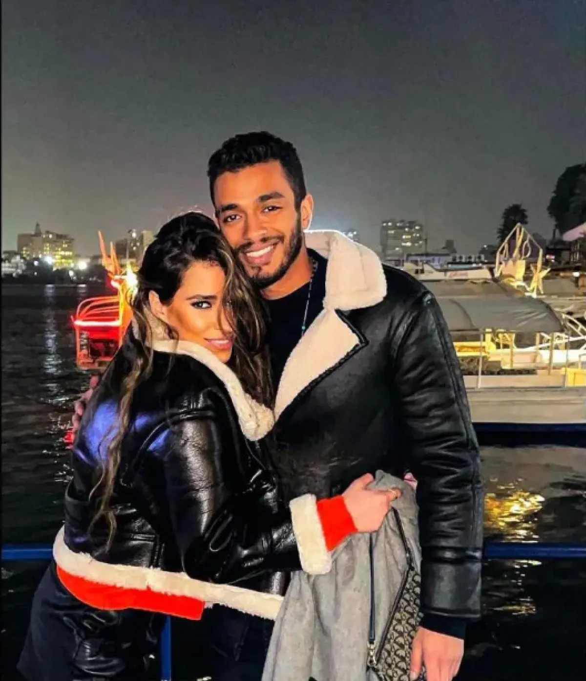 محمد يسري وشقيقته  هنا - الصورة من حساب هنا على فيسبوك