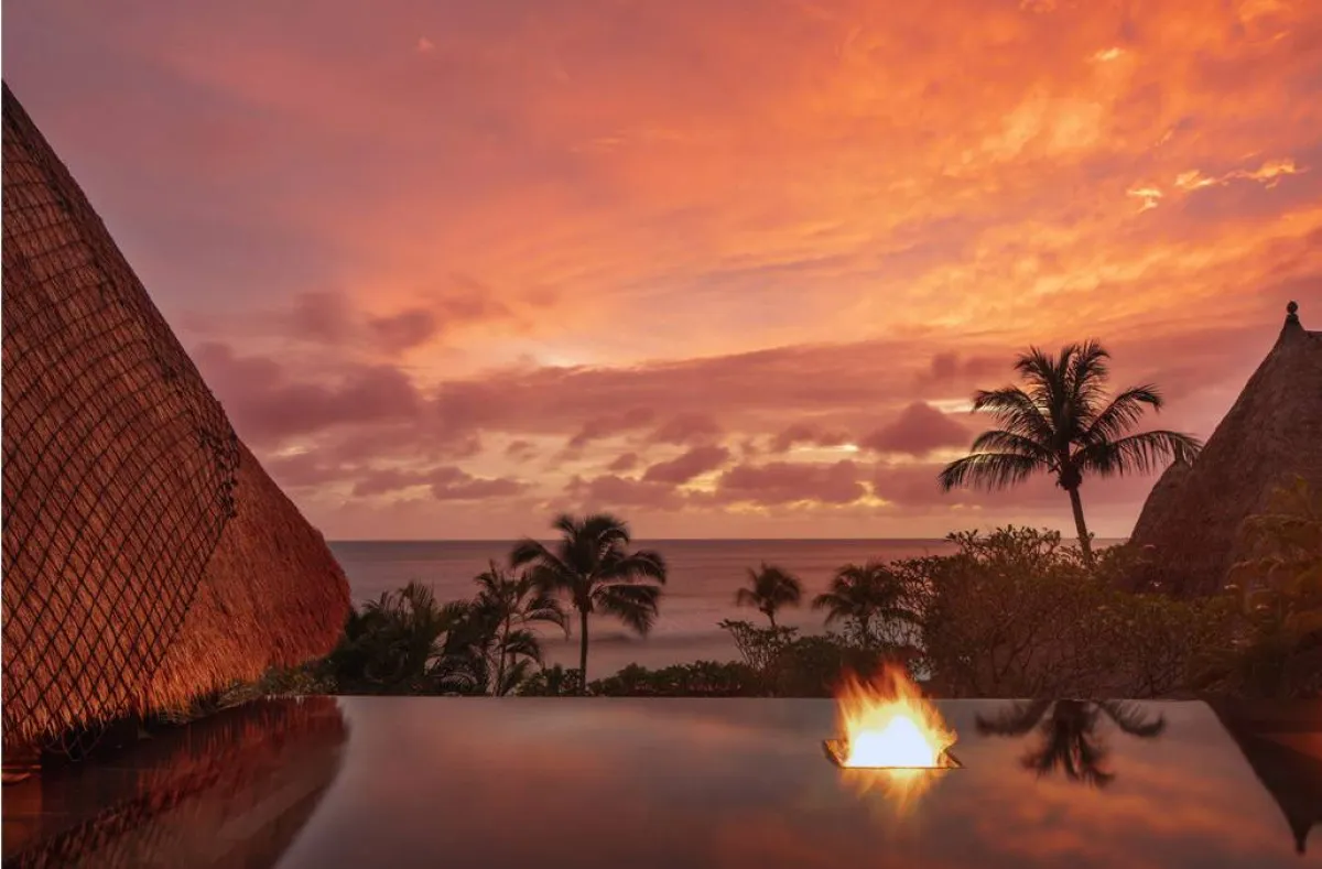 الغروب أمام الفيلا 