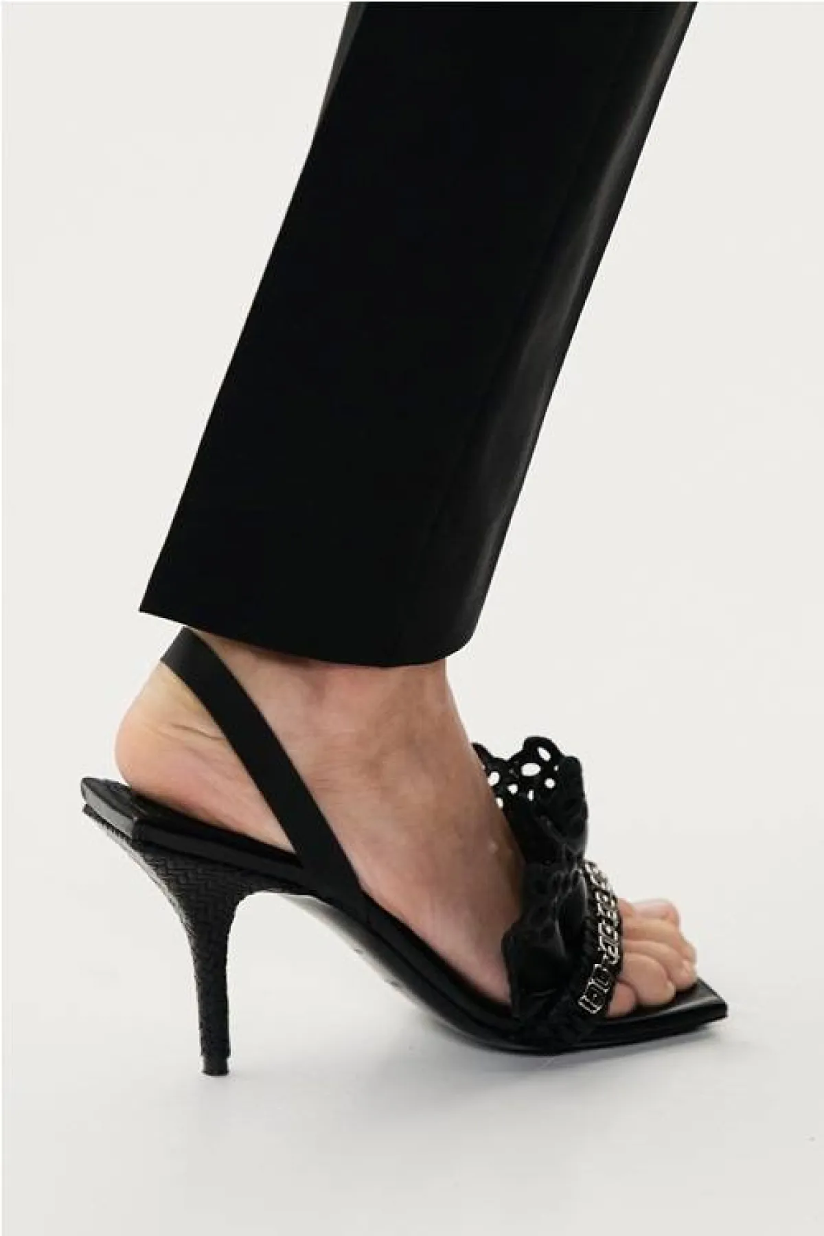 حذاء أسود بكعب عالٍ من جيفنشي  Givenchy