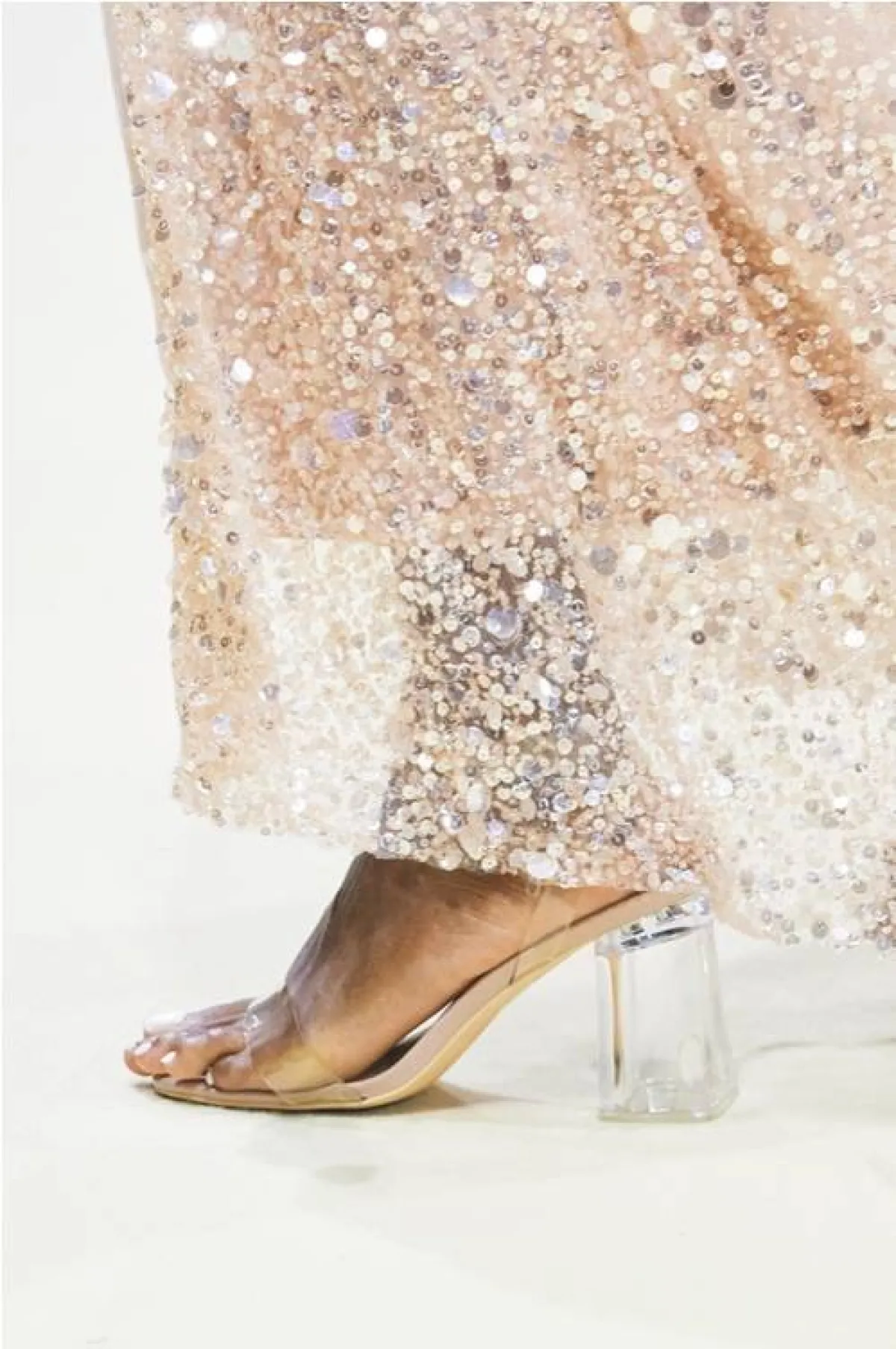 حذاء  شفاف من مرام برهان   Maram Borhan