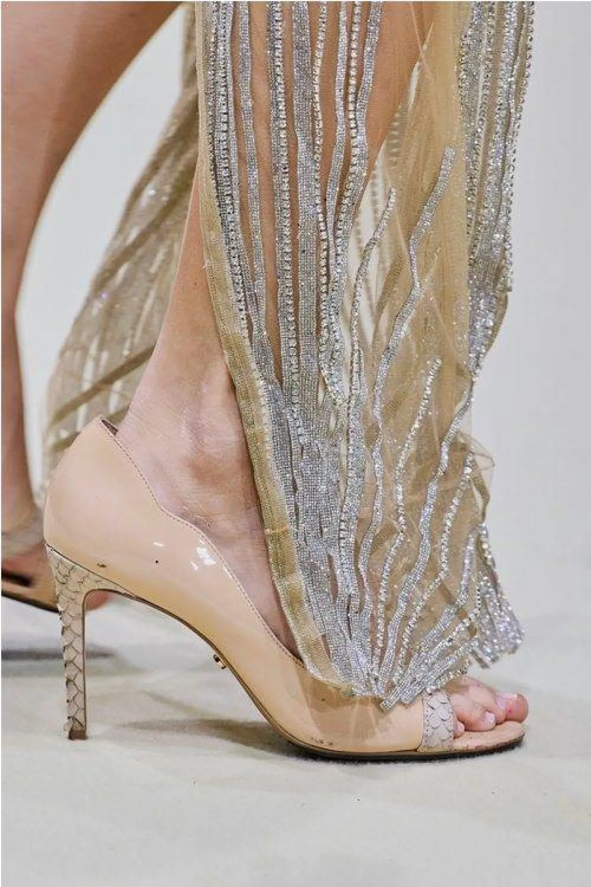 حذاء نيود  من جيانينا عازار   Giannina Azar