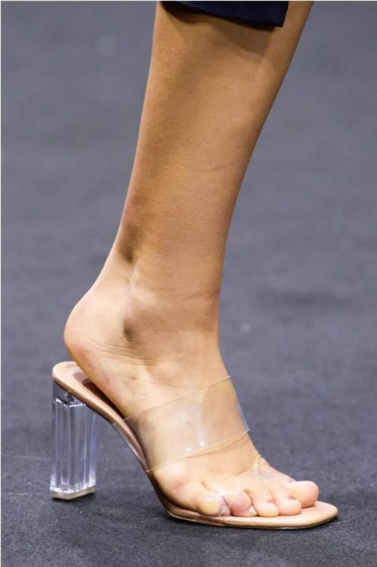 صندل كعب شفاف من لولو ليو  Lulu Lio