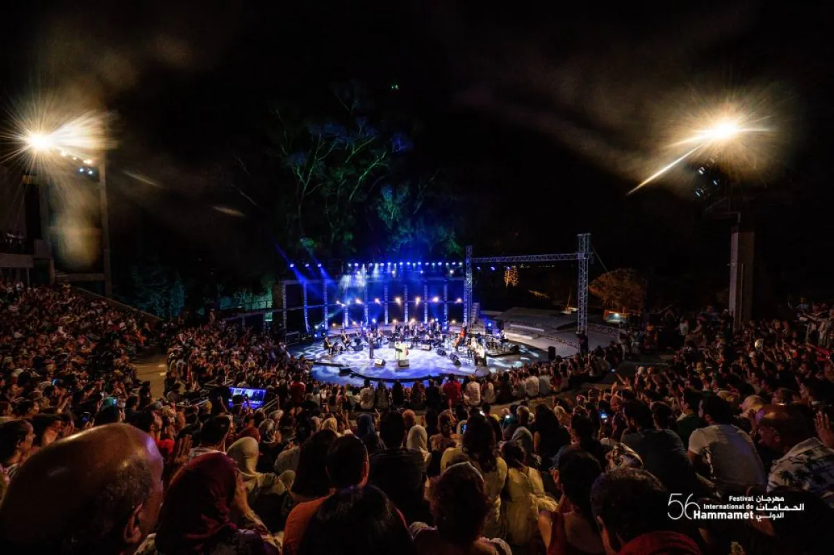 مشهد من حفل لطفي بوشناق  في مهرجان الحمامات الصورة من موقع  المهرجان على الفيسبوك