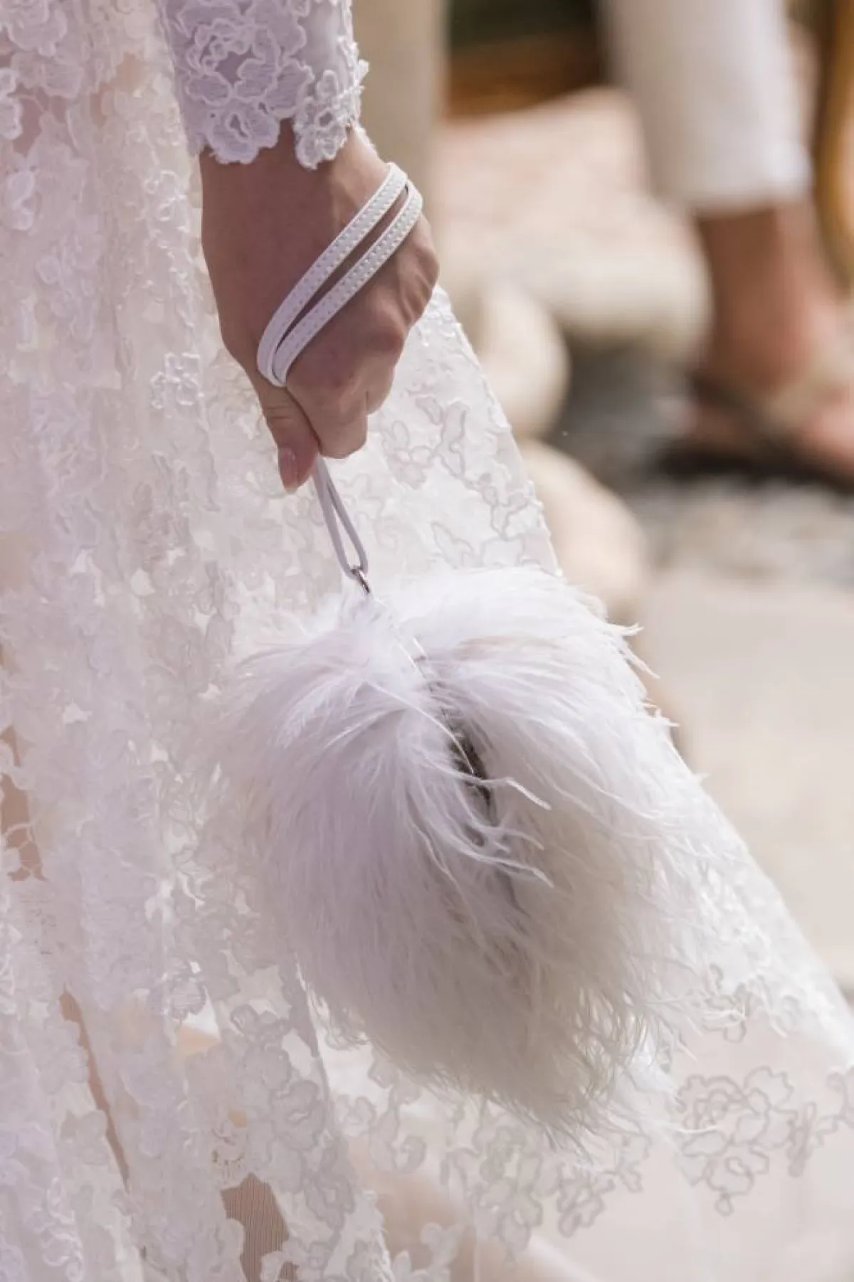 موديلات حقائب باللون الأبيض