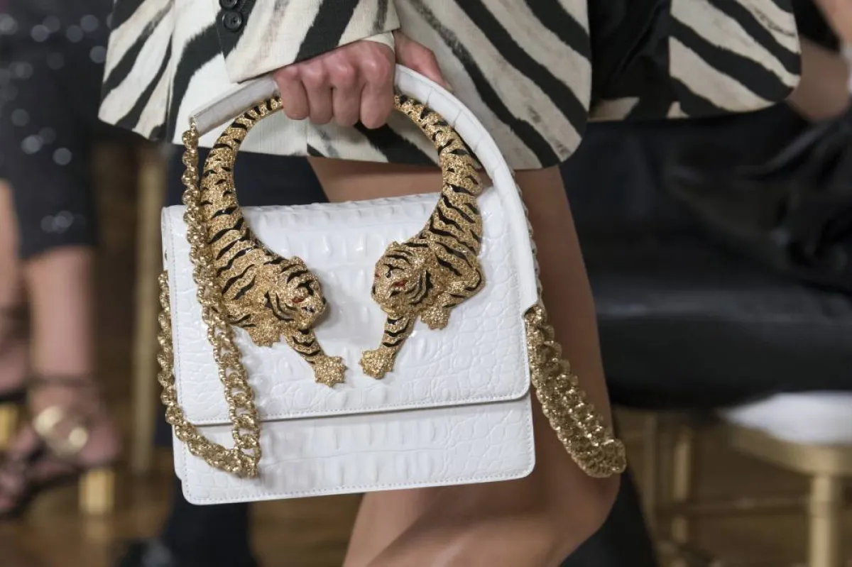 موديلات حقائب باللون الأبيض