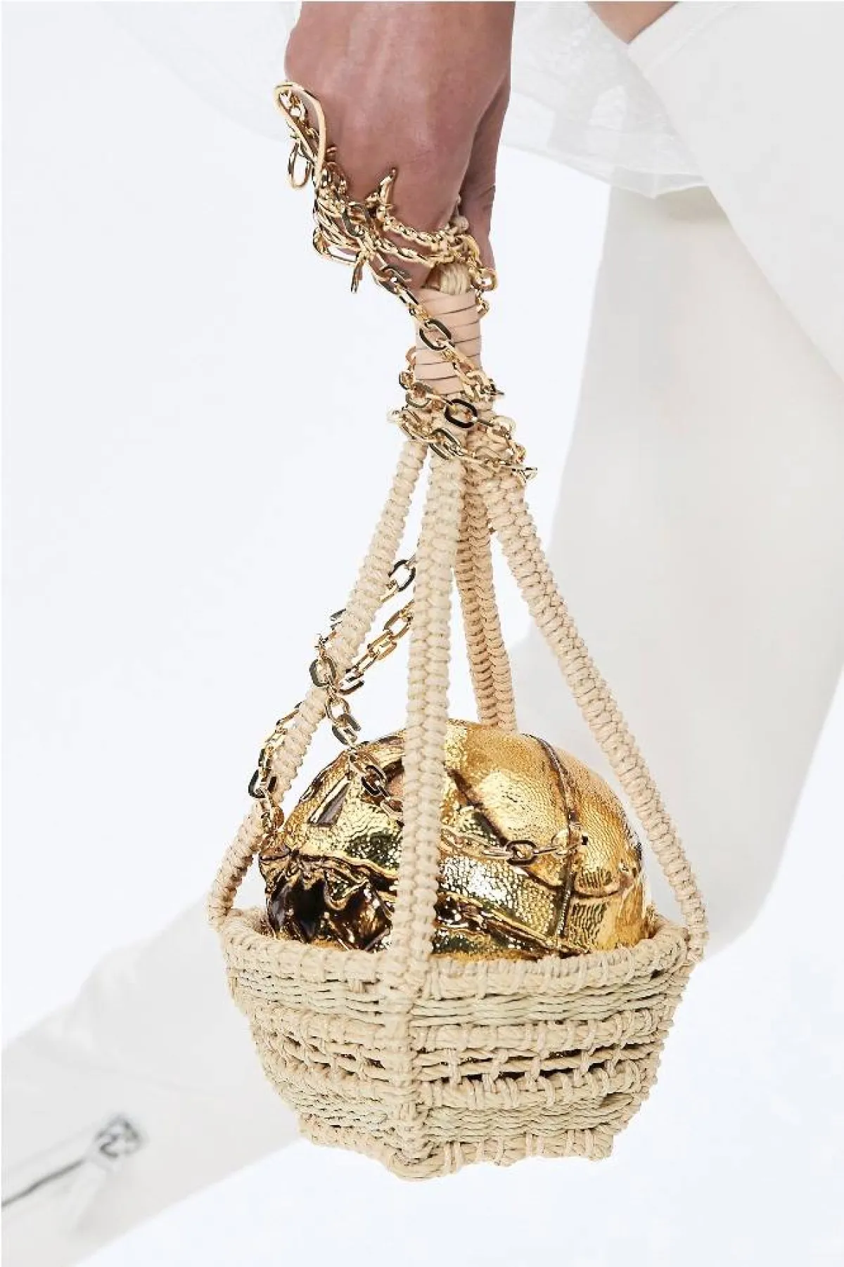 موديلات حقائب بتصاميم غير تقليدية من جيفنشي  Givenchy