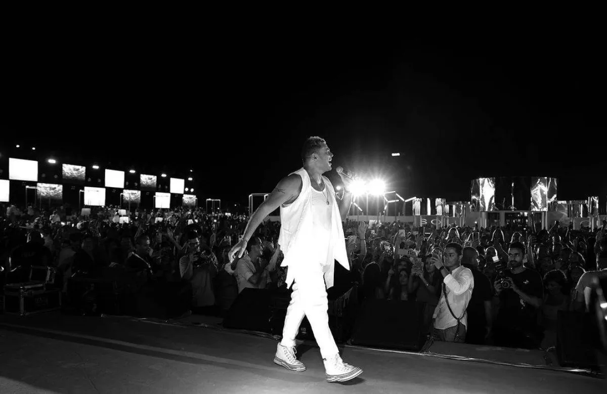 عمرو دياب صورة من حسابه على فيسبوك