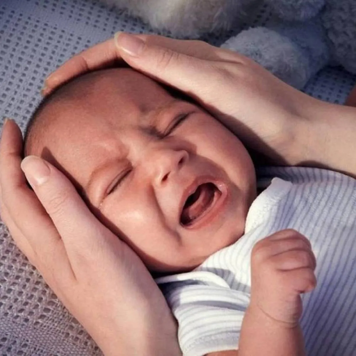 صورة لرضيع يبكي