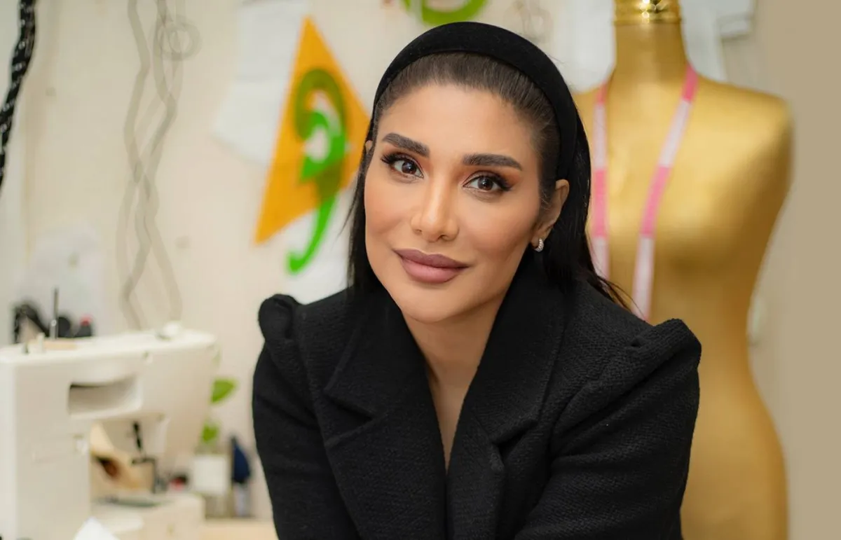 المصممة رحيل حسن: مجموعتي الأخيرة مزيج من مغيب الشمس والعسل