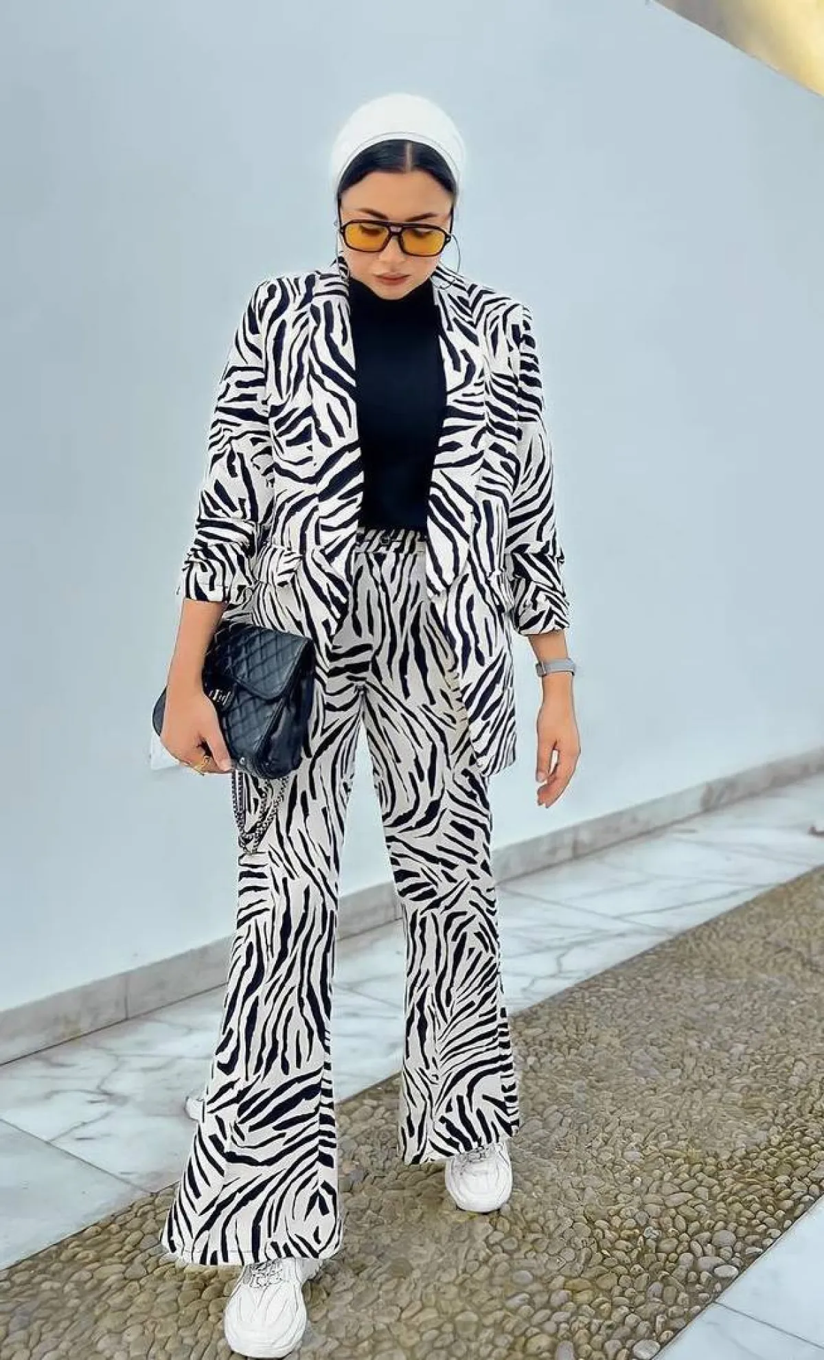 هاجر جمال بازياء حيادية الالوان