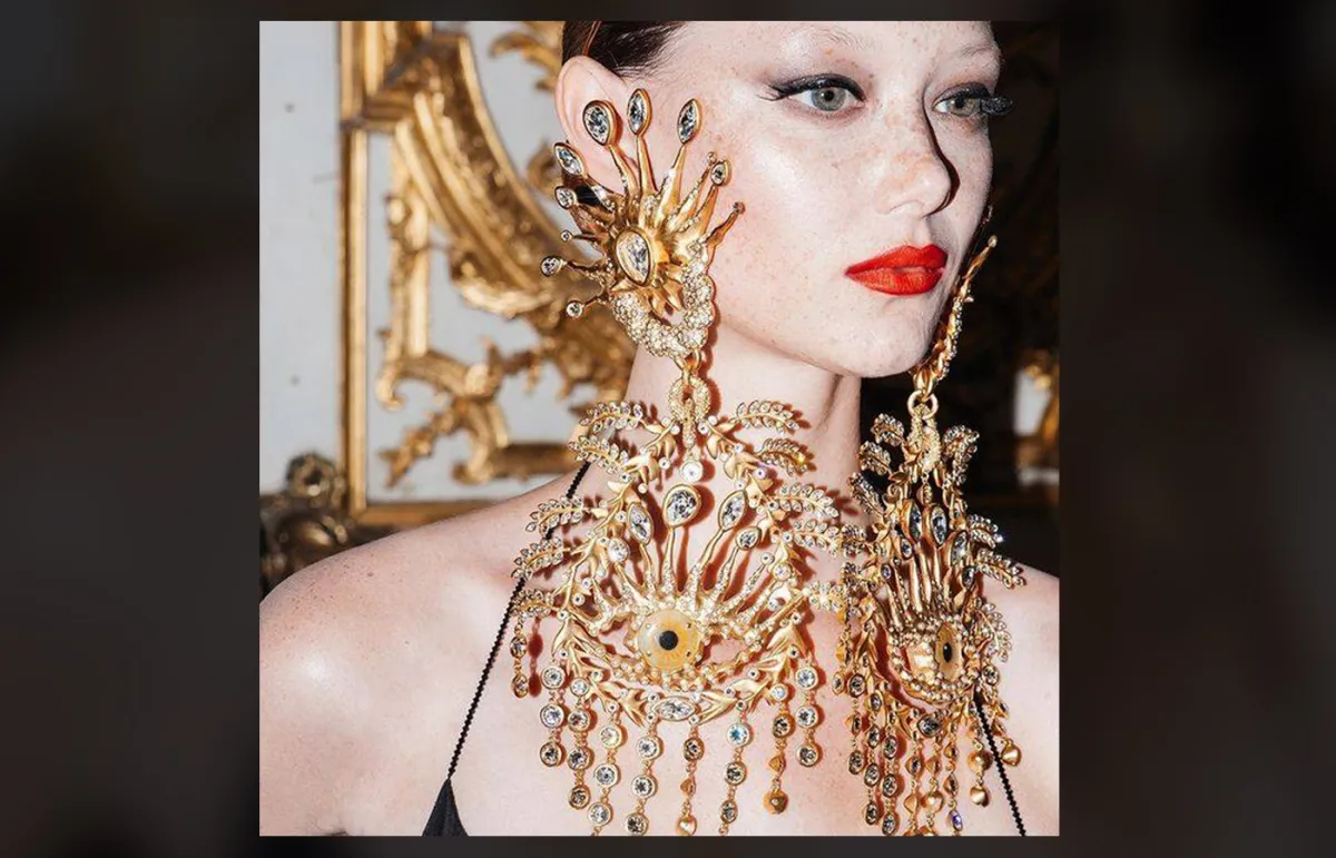 من حساب Schiaparelli على انستغرام