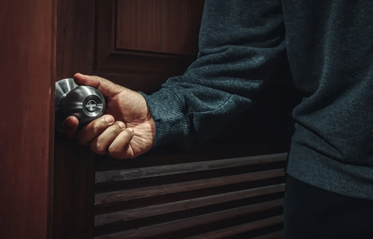 ببغاء يحبط سرقة منزل في ألمانيا بالصياح في اللصوص